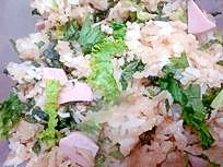 ツナと玉ねぎの炊き込みご飯！サラダ和えの写真