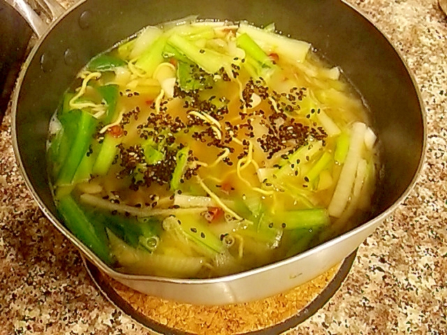 皮ごと大根と生姜のカニ風味味噌ラーメン