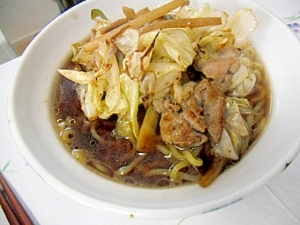 豚キャベツ炒めのっけラーメンの写真