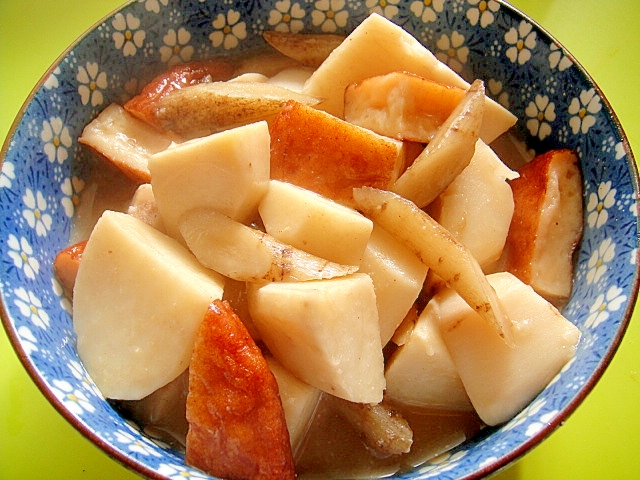 里芋とごぼうさつま揚げの味噌醤油煮の写真
