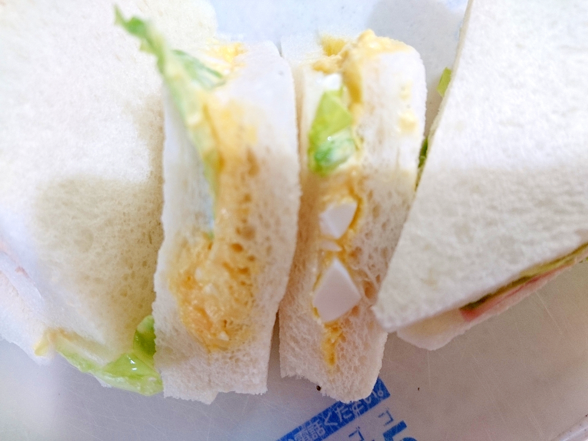 たまごとレタスのサンドイッチの写真