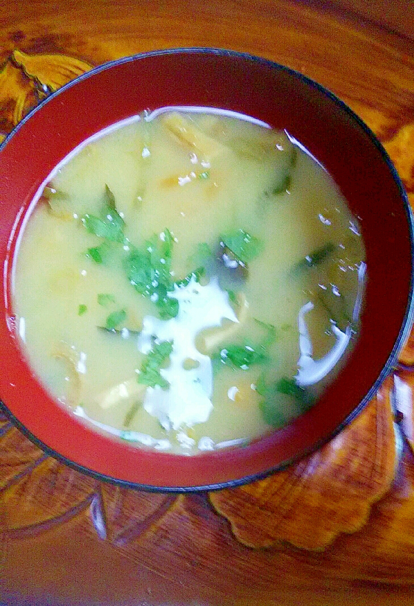 青しそとシメジの白味噌仕立ての写真