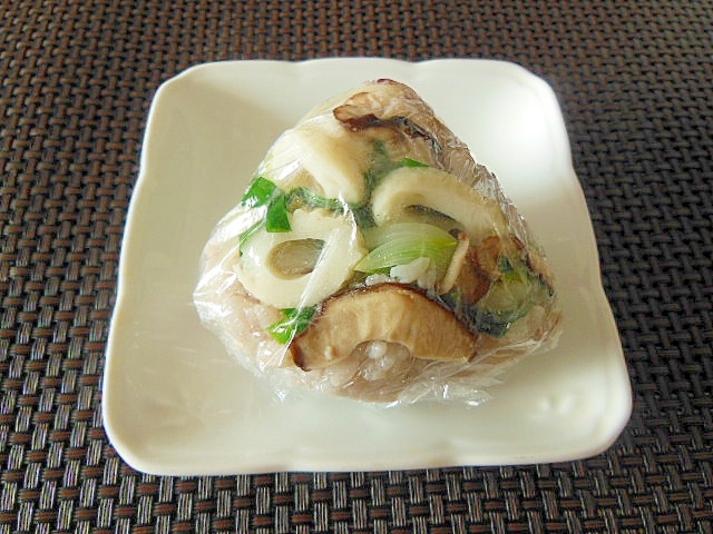 ちくわとしいたけと大葉の野菜おにぎり♪の写真