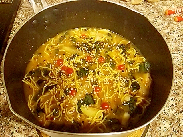 皮ごと大根とわかめのカニ風味味噌ラーメンの写真