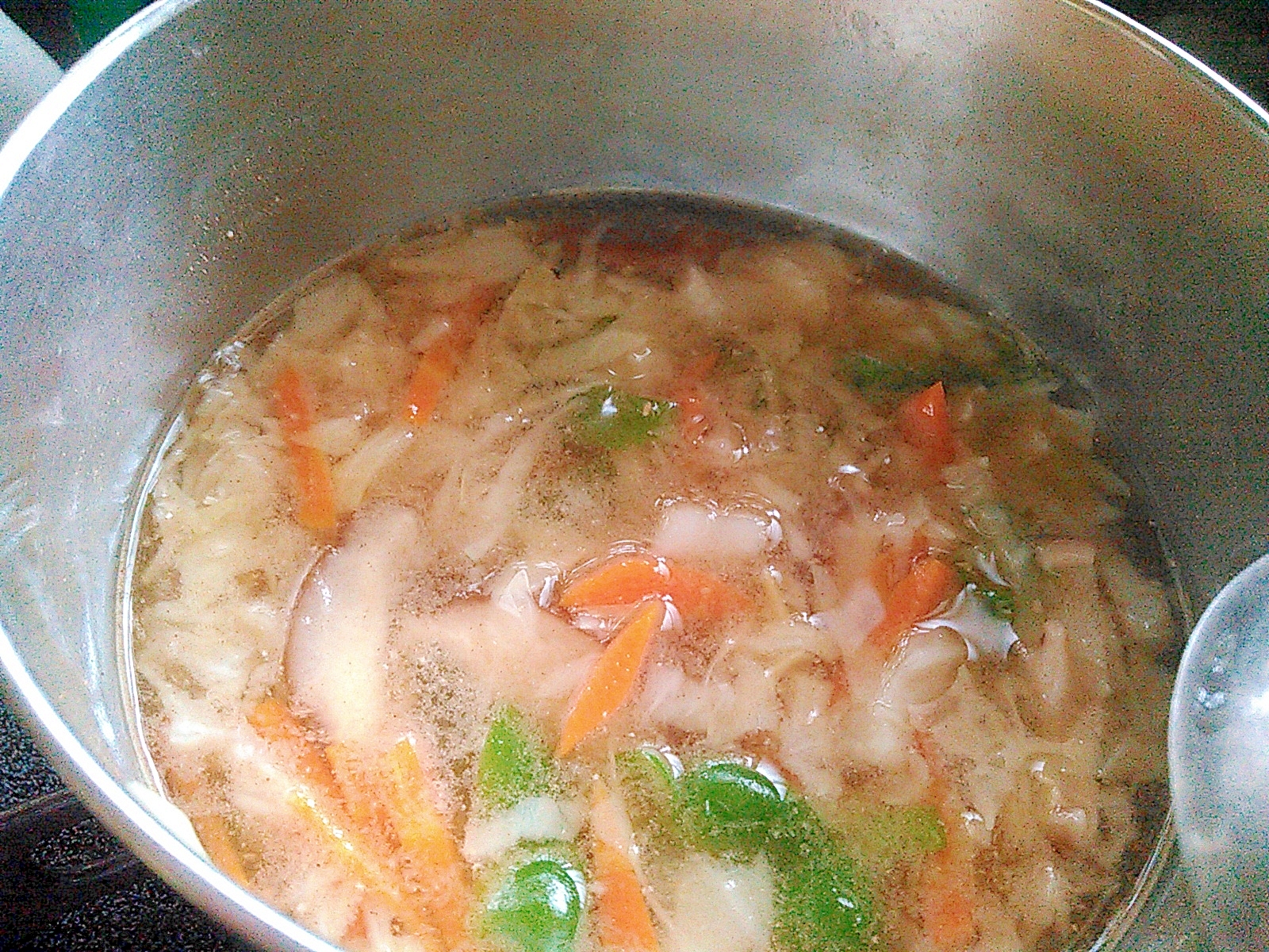 千切り野菜の卵スープの写真
