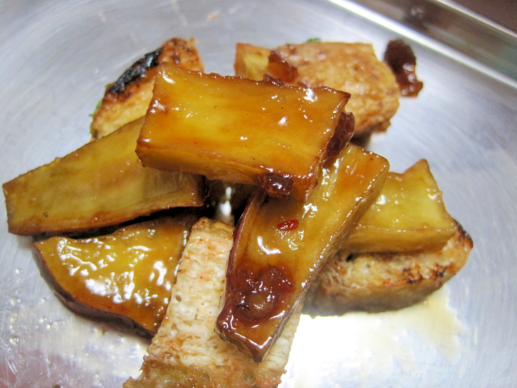 油揚げとさつま芋の醤油炒めの写真