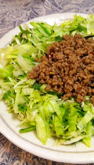 生野菜の肉味噌がけの写真