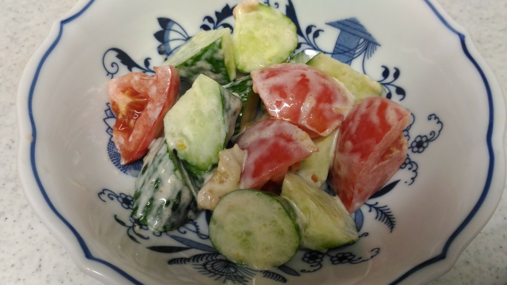 トマトと胡瓜の梅マヨ和えの写真