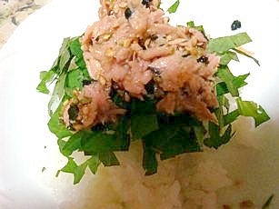 シソが香るツナ丼の写真