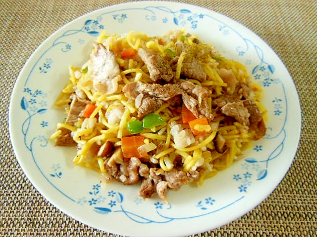 野菜と肉たっぷりの塩味焼きそばめし♪の写真