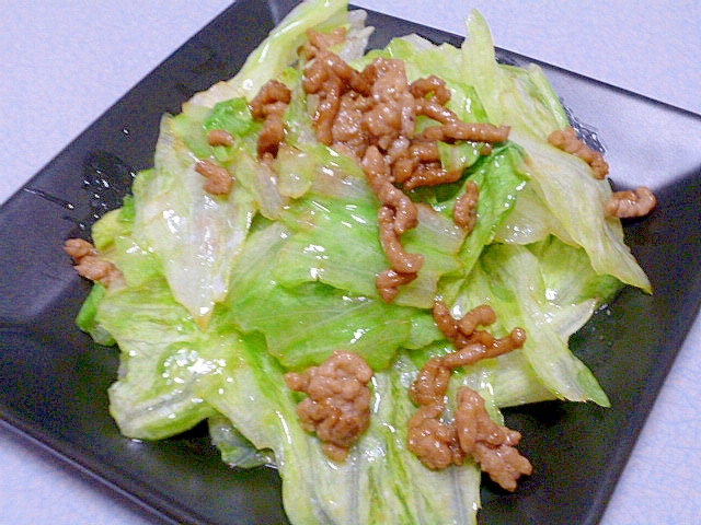 簡単！ヘルシーおつまみ！豚ひき肉のレタスそぼろ炒めの写真