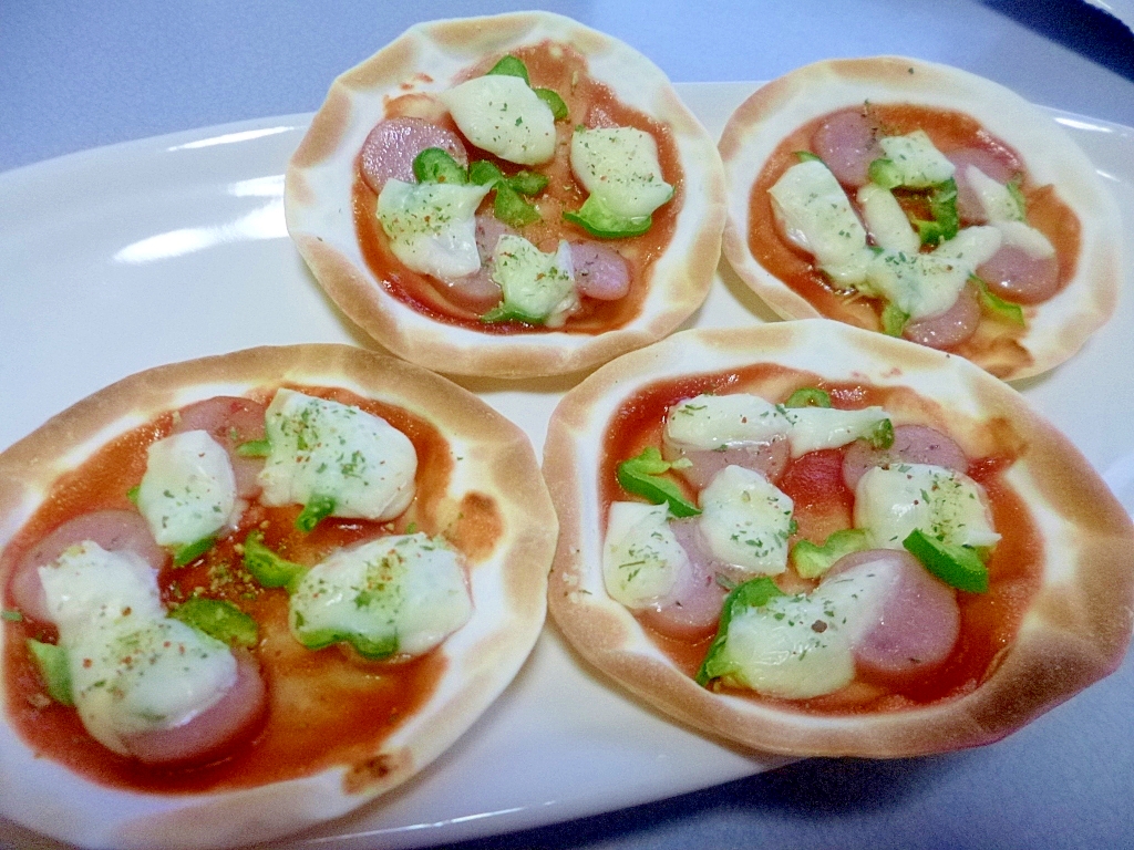 パリッとひとくち！餃子の皮でアレンジチーズピザの写真