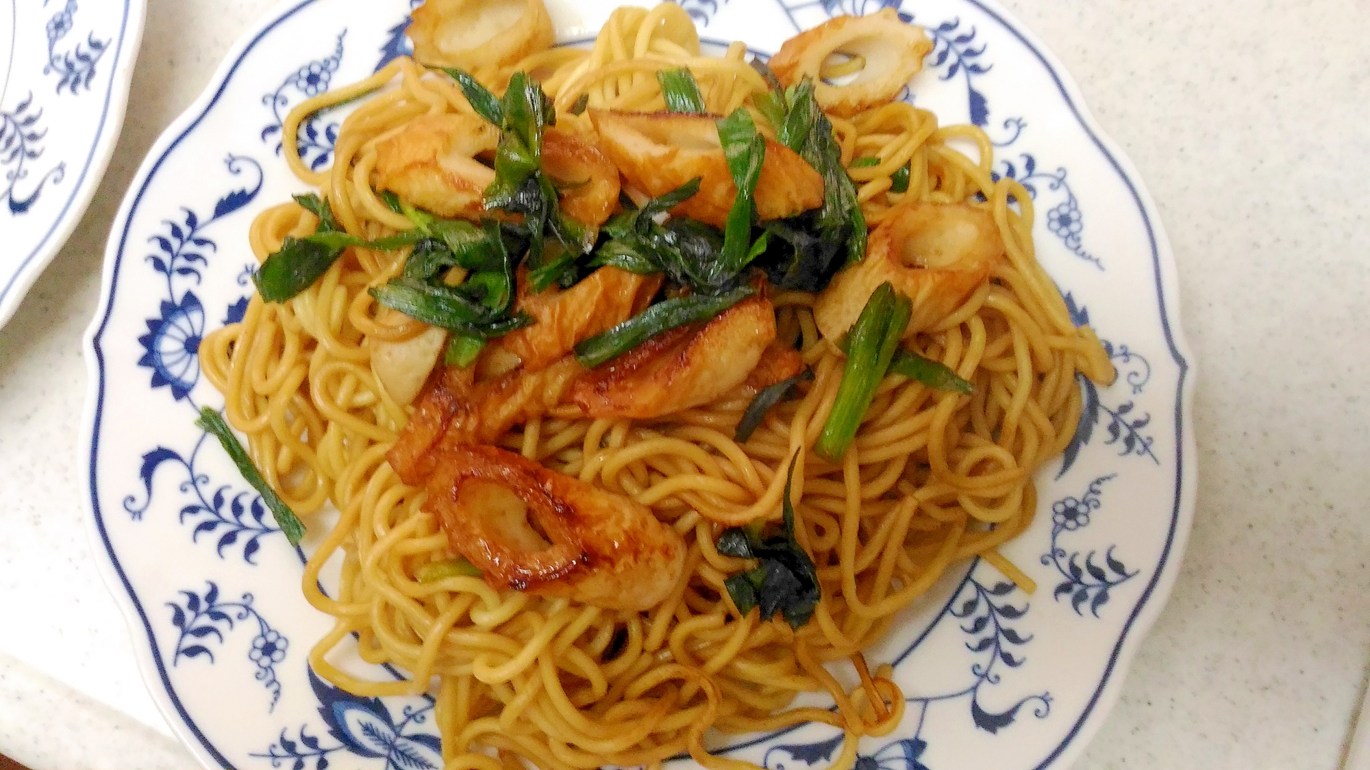竹輪とニラのソース焼きそばの写真