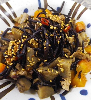 長ひじき根菜油揚げの簡単煮物の写真