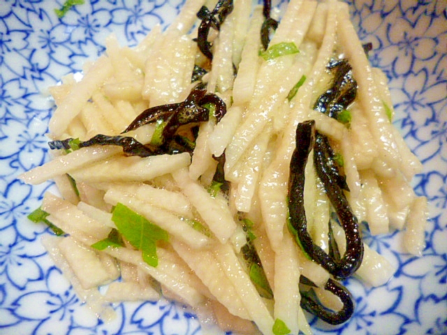 簡単！おつまみ！長芋の塩昆布と大葉の和え物の写真