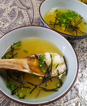 長芋おろしの味噌汁の写真