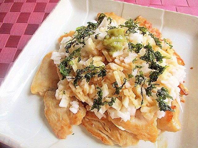 鶏むね肉とたたき長芋の山かけ風の写真