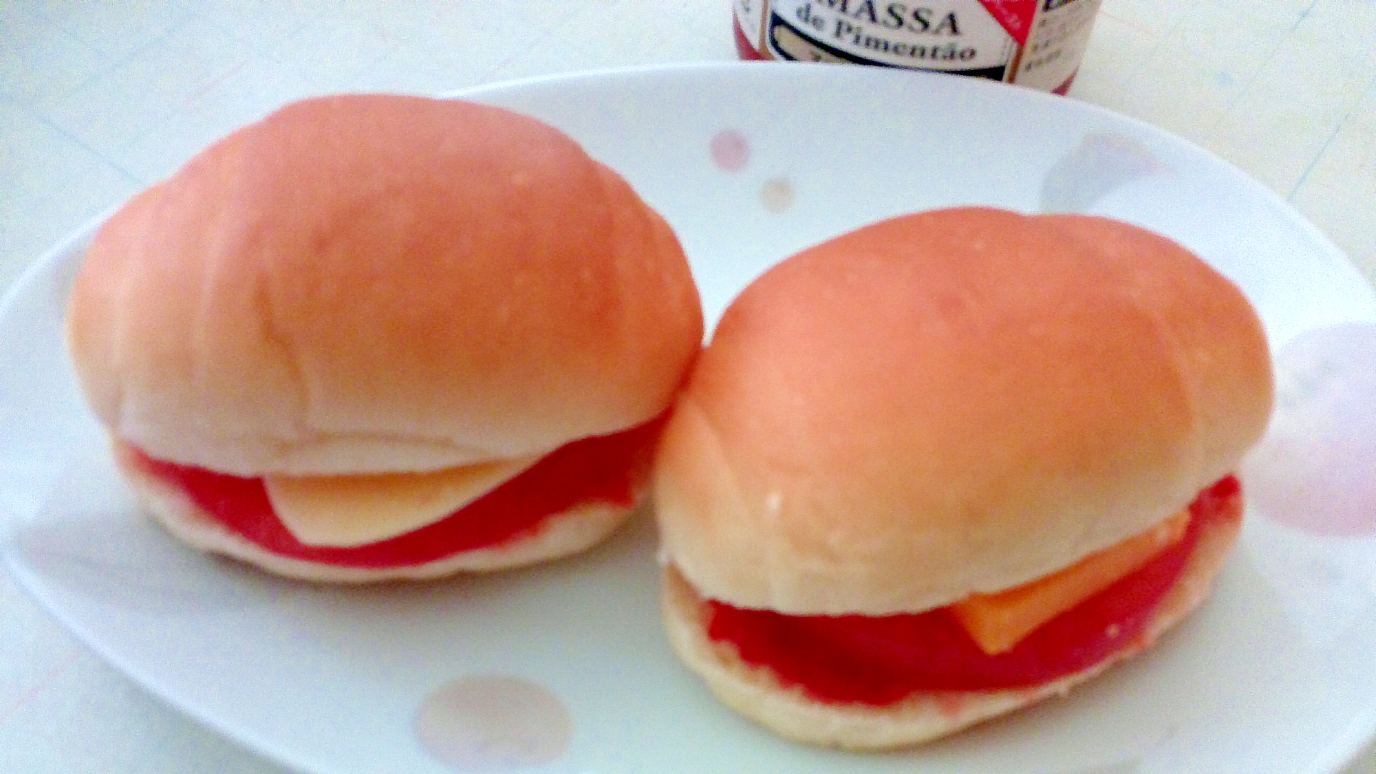 チーズとトマトのマッササンドの写真