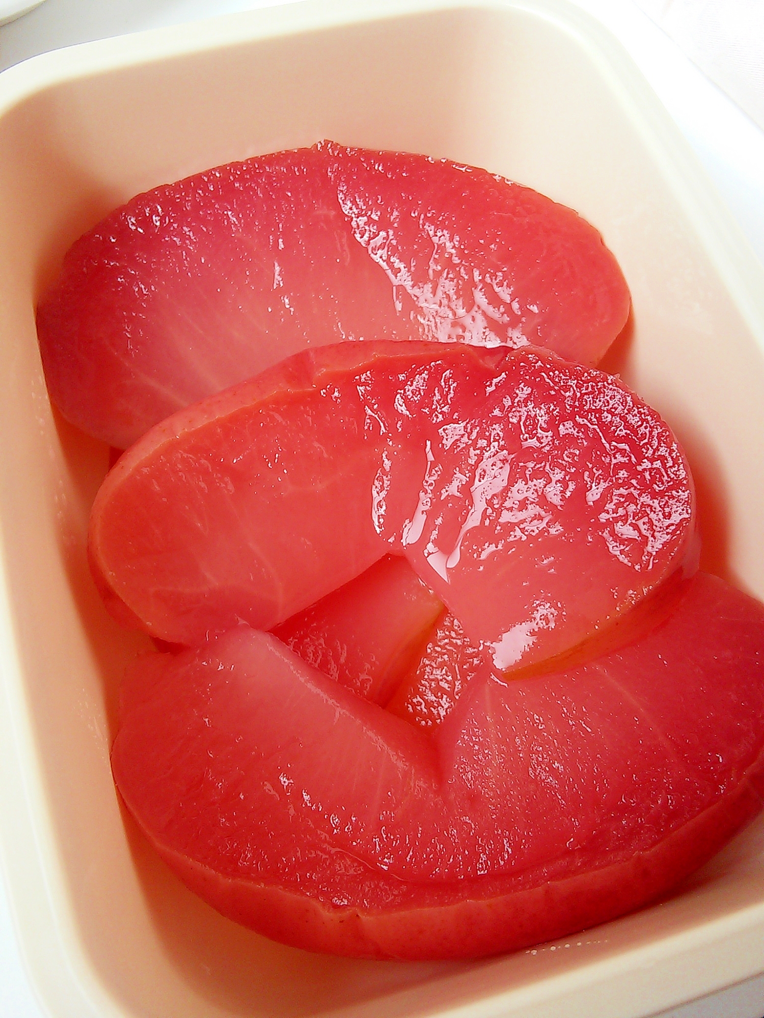 レンジで簡単♪皮ごとりんごの赤い甘煮の写真
