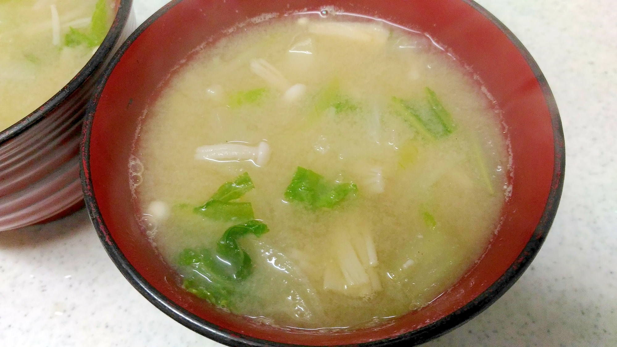 玉葱とエノキ白菜の炒め味噌汁の写真