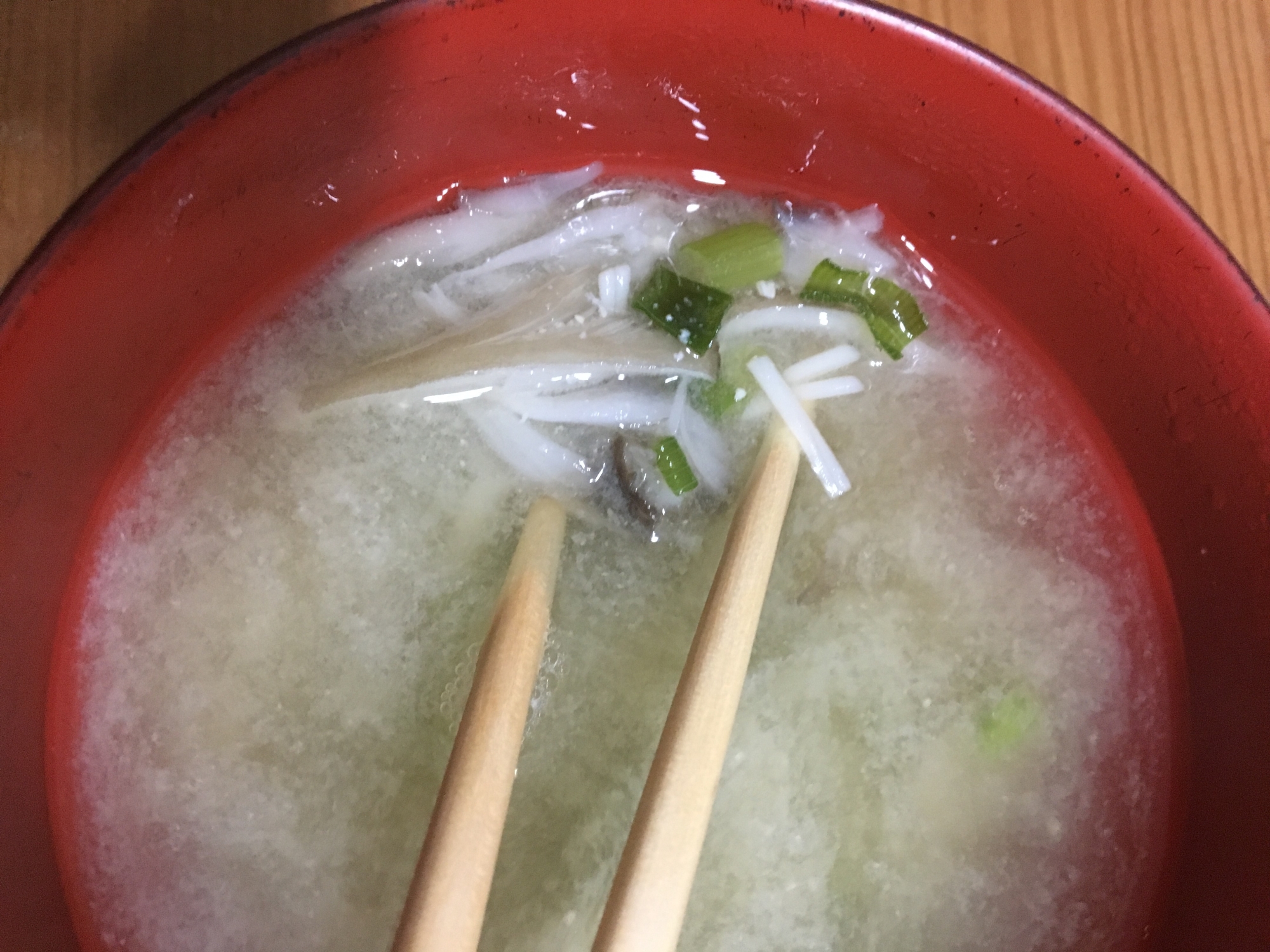 野菜を細かくみりん入り味噌汁の写真