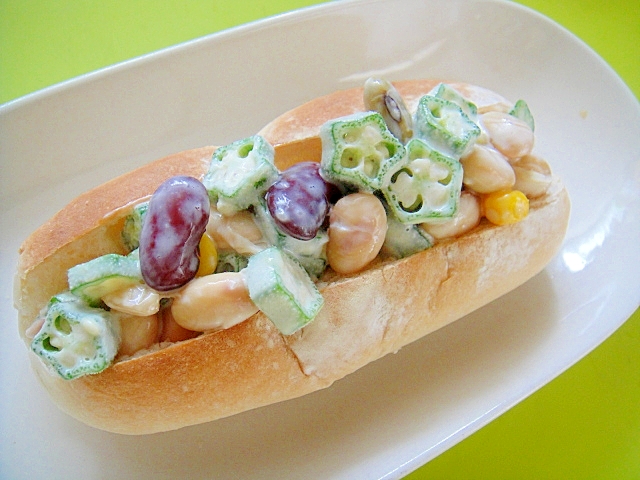 西洋山葵入り☆オクラとお豆のサラダサンドの写真