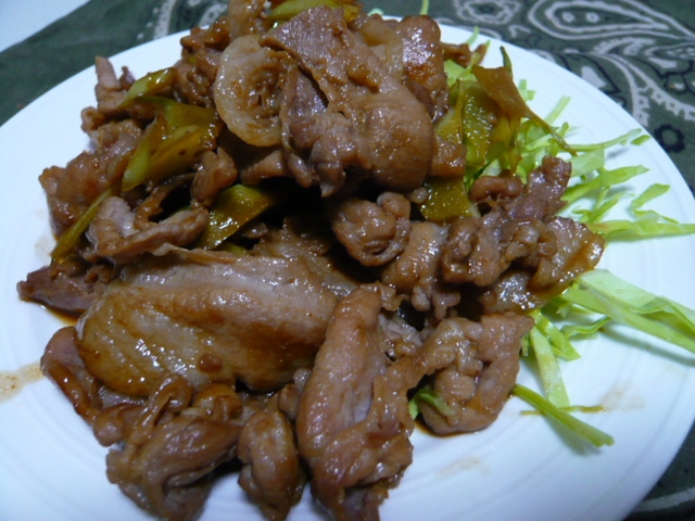 キャベツの芯も使った豚肉の生姜焼きの写真