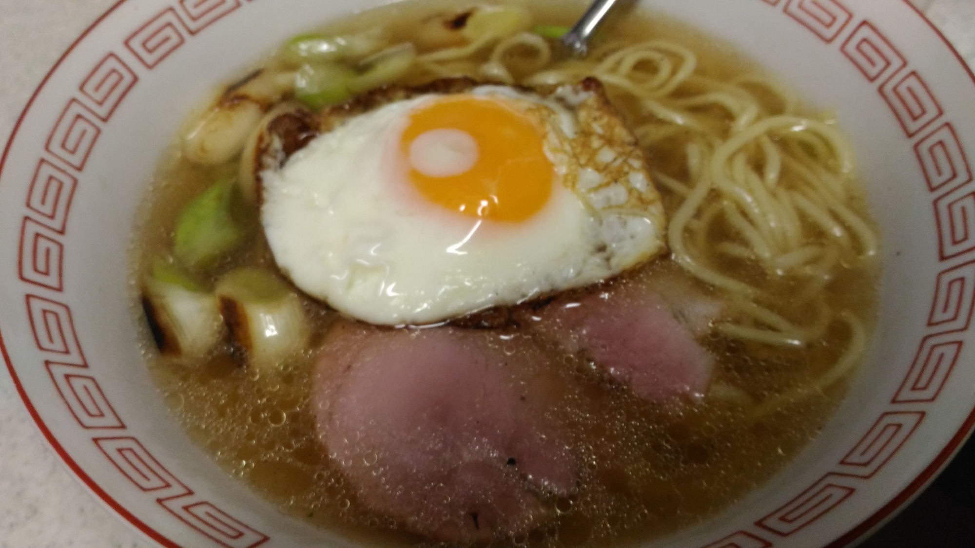 焼き葱と卵の醤油ラーメンの写真