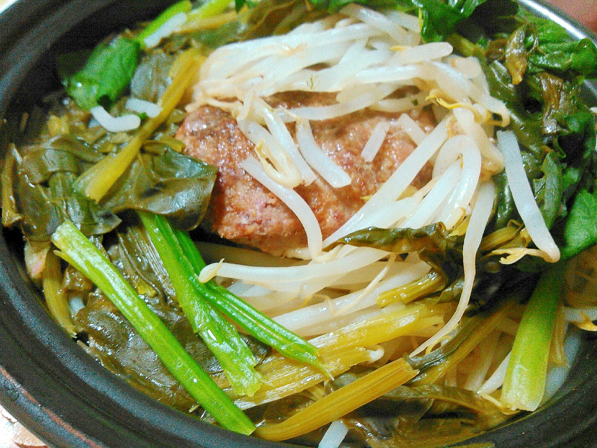 ハンバーグの旨みで野菜が美味しいワンプレートの写真