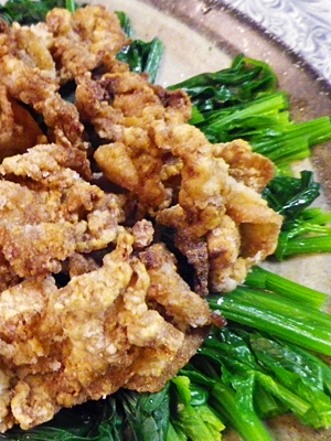 豚薄切り肉香り揚げ焼きホウレン草のせの写真