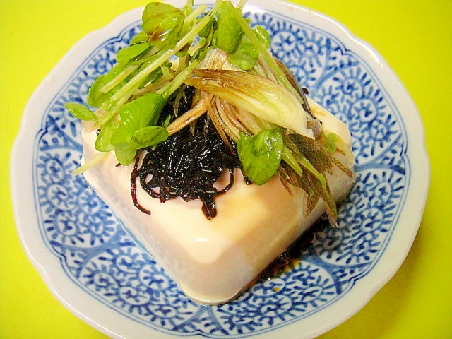 昆布の佃煮とミョウガの冷奴の写真