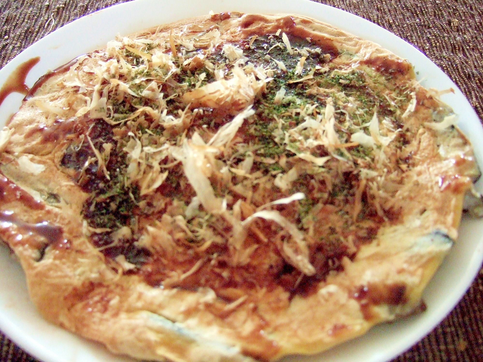 ナスとじゃこ天のお好み焼きの写真