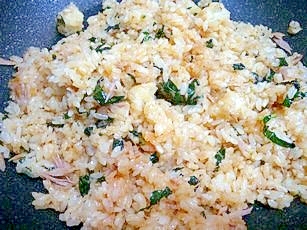 サッと出来る！ツナとシソのチャーハンの写真