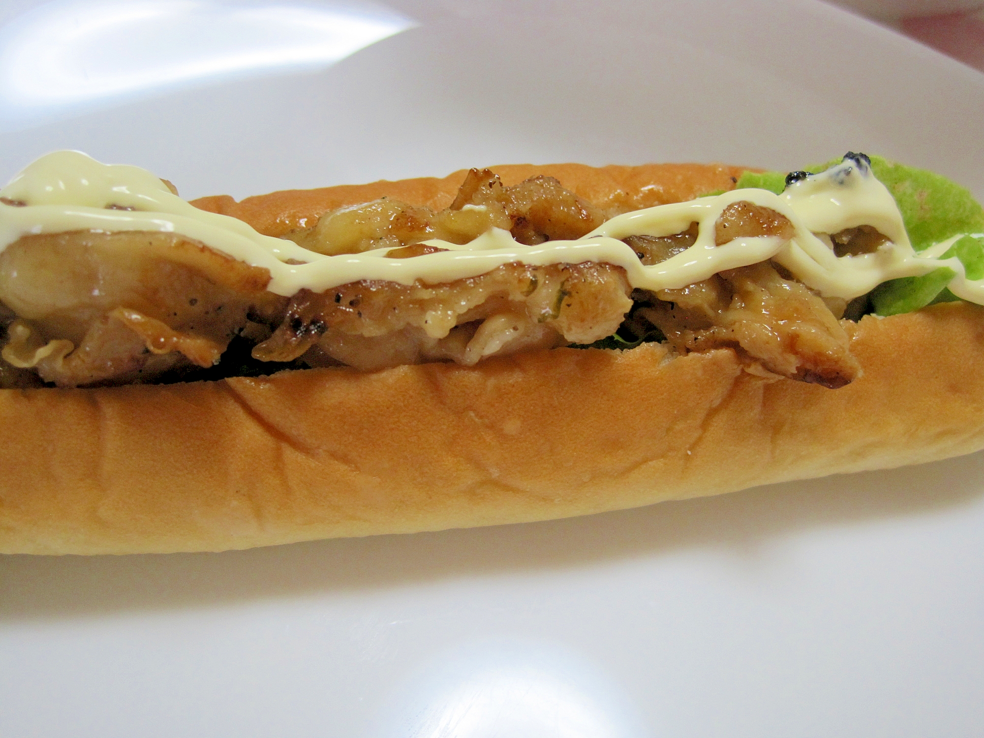 照り焼きチキンのロールサンドの写真