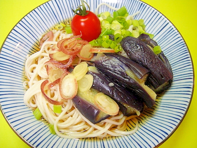 蒸し茄子とプチトマトのそうめんの写真