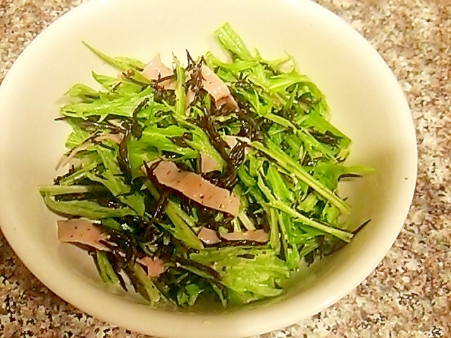 水菜とひじきとハムのコブドレサラダの写真