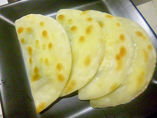 簡単♪アレンジ♪餃子の皮で♪紫蘇とチーズのおつまみの写真