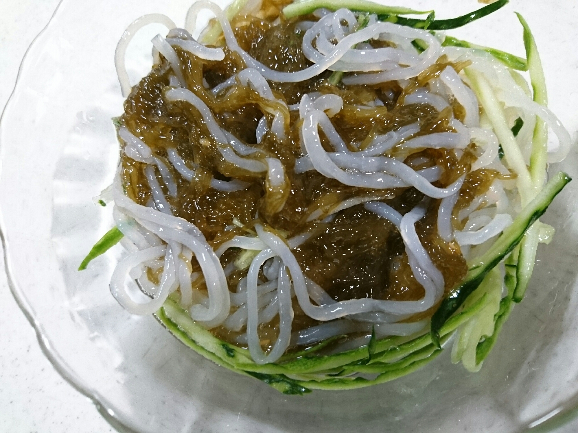もずくとはるさめときゅうりのサラダの写真