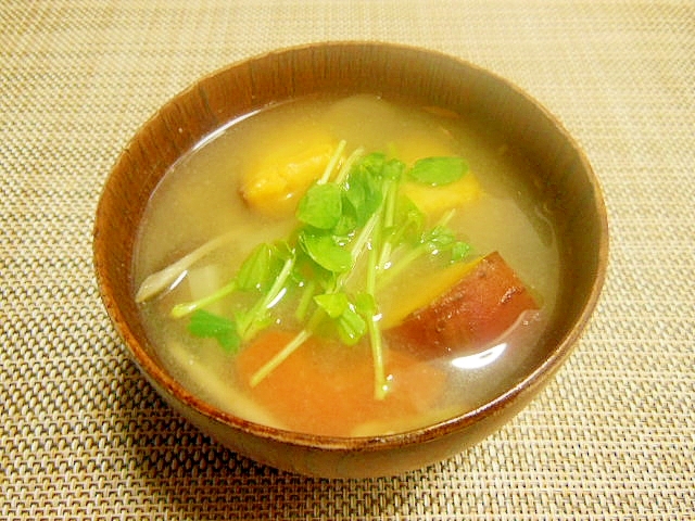 安納芋と人参のほんのり甘～いお味噌汁♪の写真