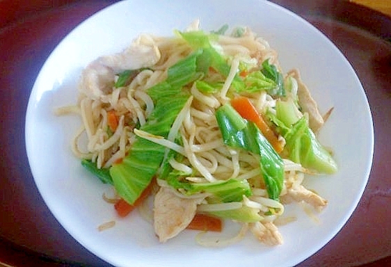 キャベツの外葉の焼うどんの写真