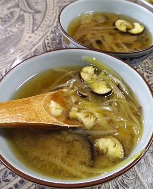 茄子みょうがの生姜味噌汁の写真