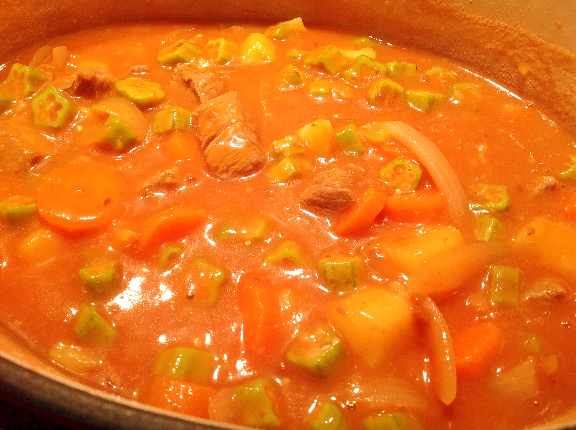 オクラ入り牛肉のトマトカレー煮の写真