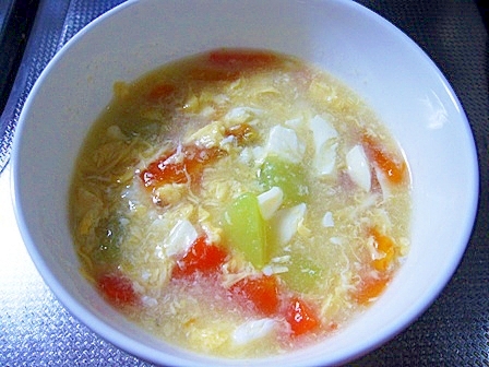 野菜と豆腐の中華スープの写真