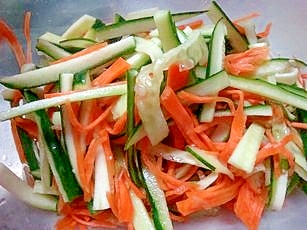 キュウリと人参の簡単酢の物の写真