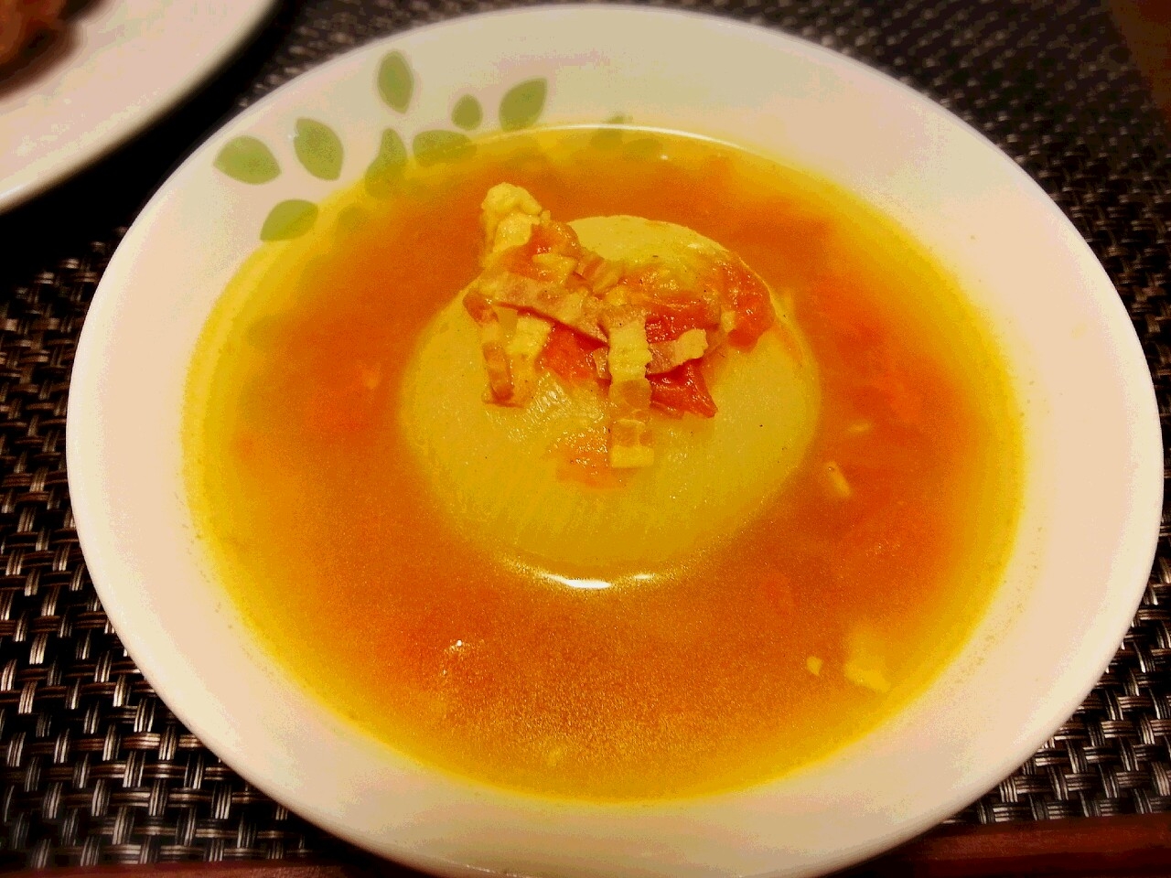 新玉ねぎの丸ごとスープ★ トマトカレー風味♪の写真