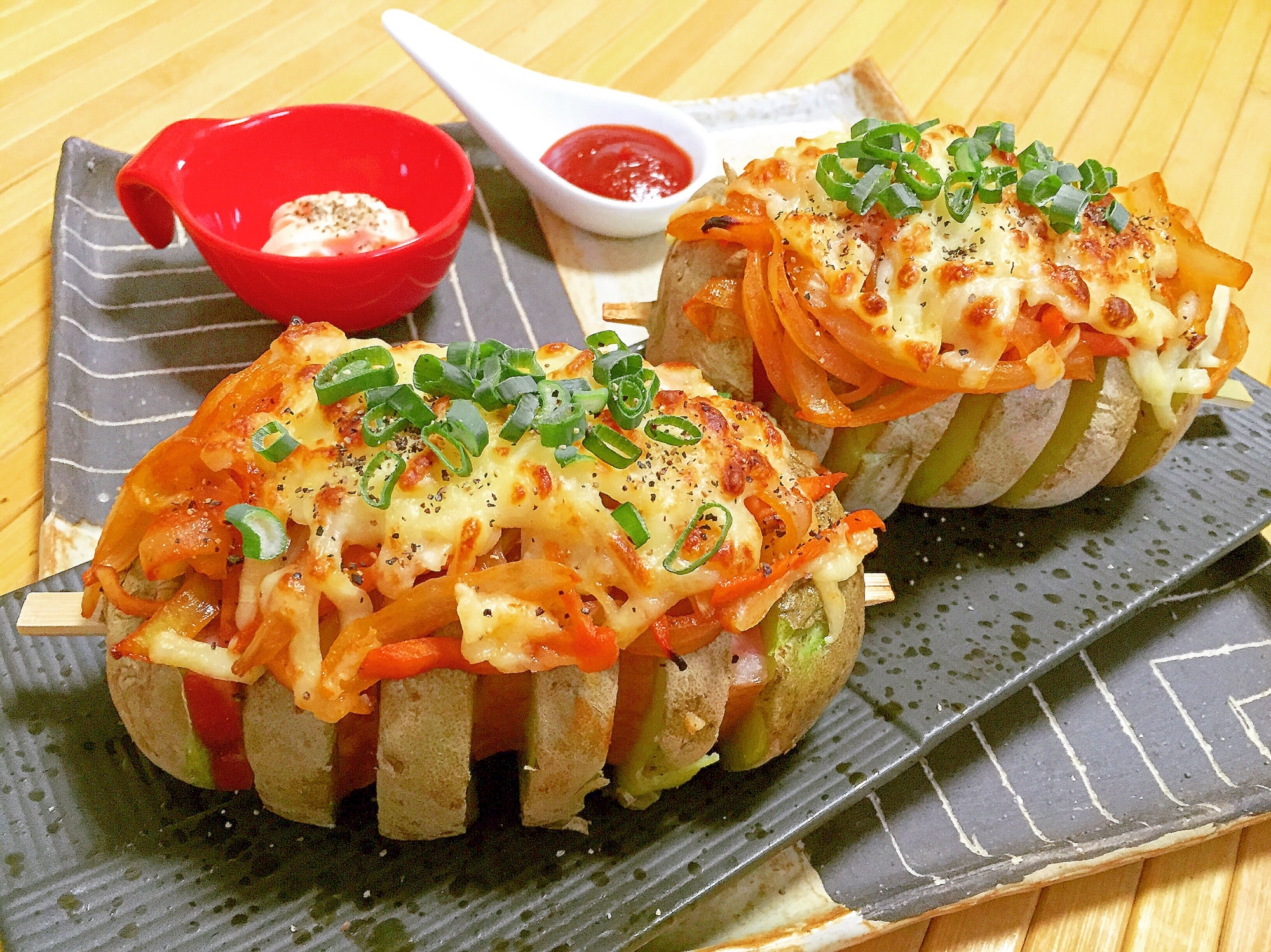 皮付きポテトとベーコンの★ピザ風ミルフィーユ串の写真