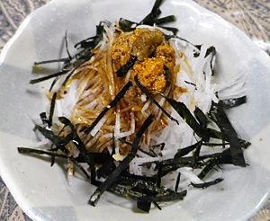 塩うに大根ワサビのせの写真