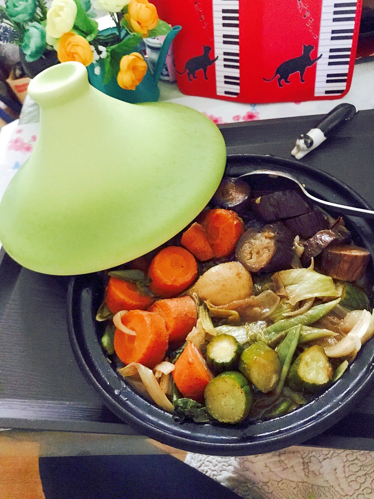 冷やして頂く夏のベルベルタジンの写真