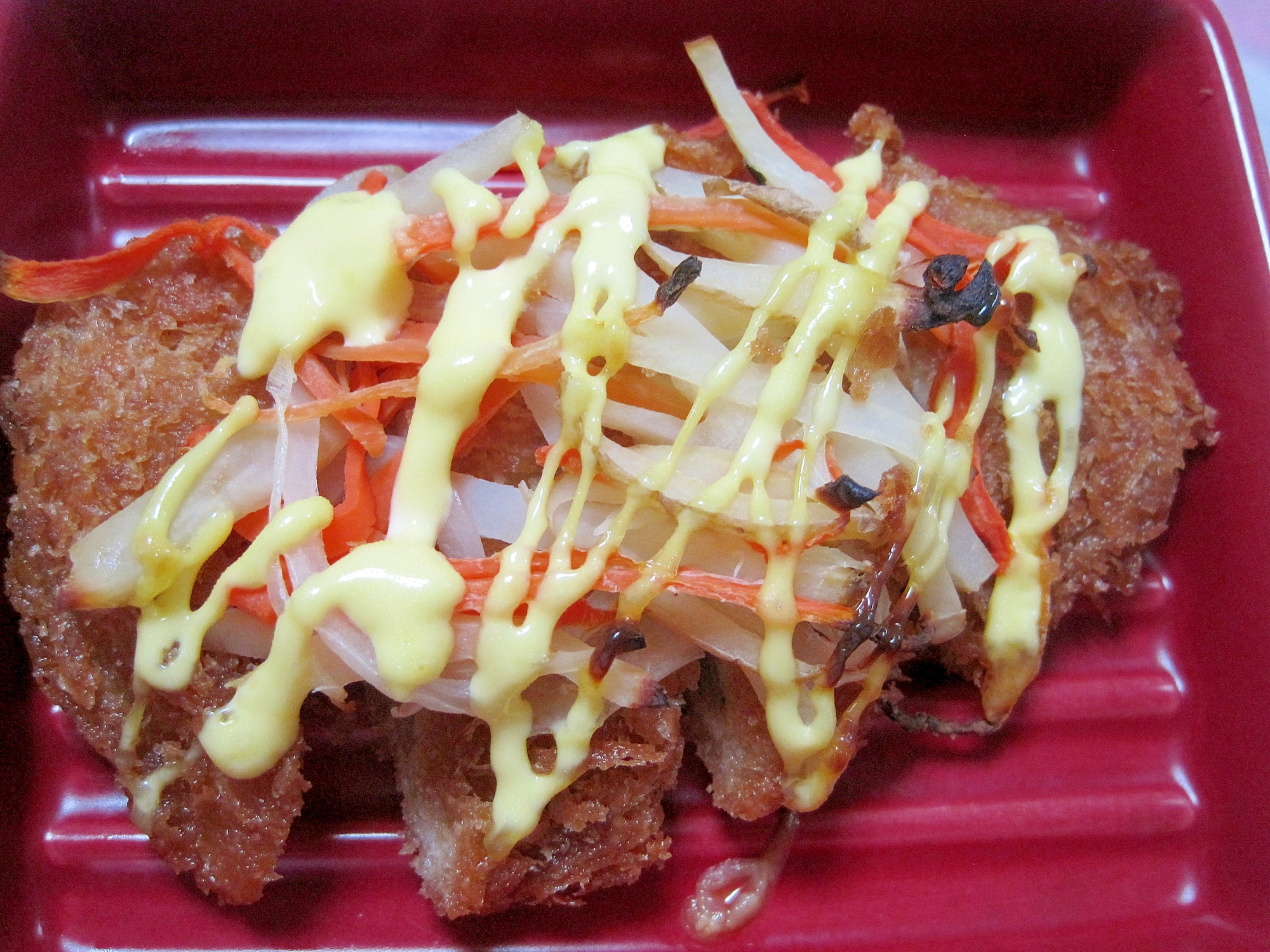 ヒレカツと千切り野菜のマヨネーズ焼きの写真