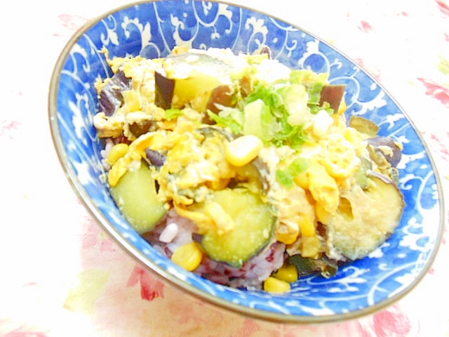 雑穀ご飯de❤茄子とコーンの卵とじ丼❤の写真